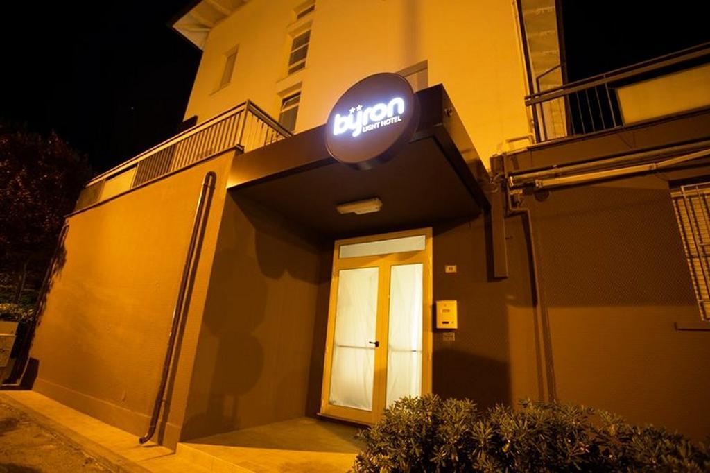Hotel Byron Solo Per Giovani ريتشوني المظهر الخارجي الصورة