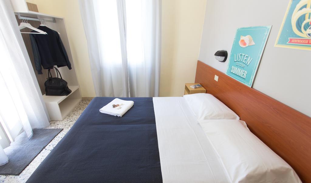 Hotel Byron Solo Per Giovani ريتشوني الغرفة الصورة